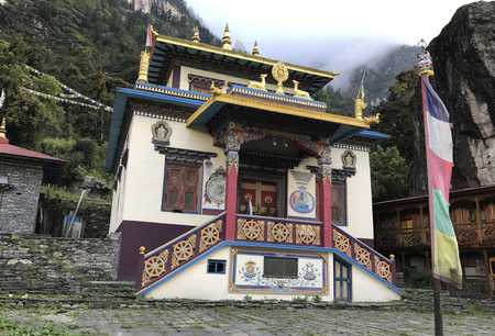 Un Monastère au dessus de Namrung