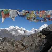 drapeaux montagnes népal 200-200